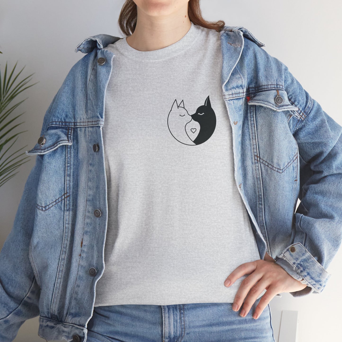 Yin-Yang Cat Love T-Shirt – Minimalistisches Valentinstagsgeschenk für Paare &amp; Katzenliebhaber