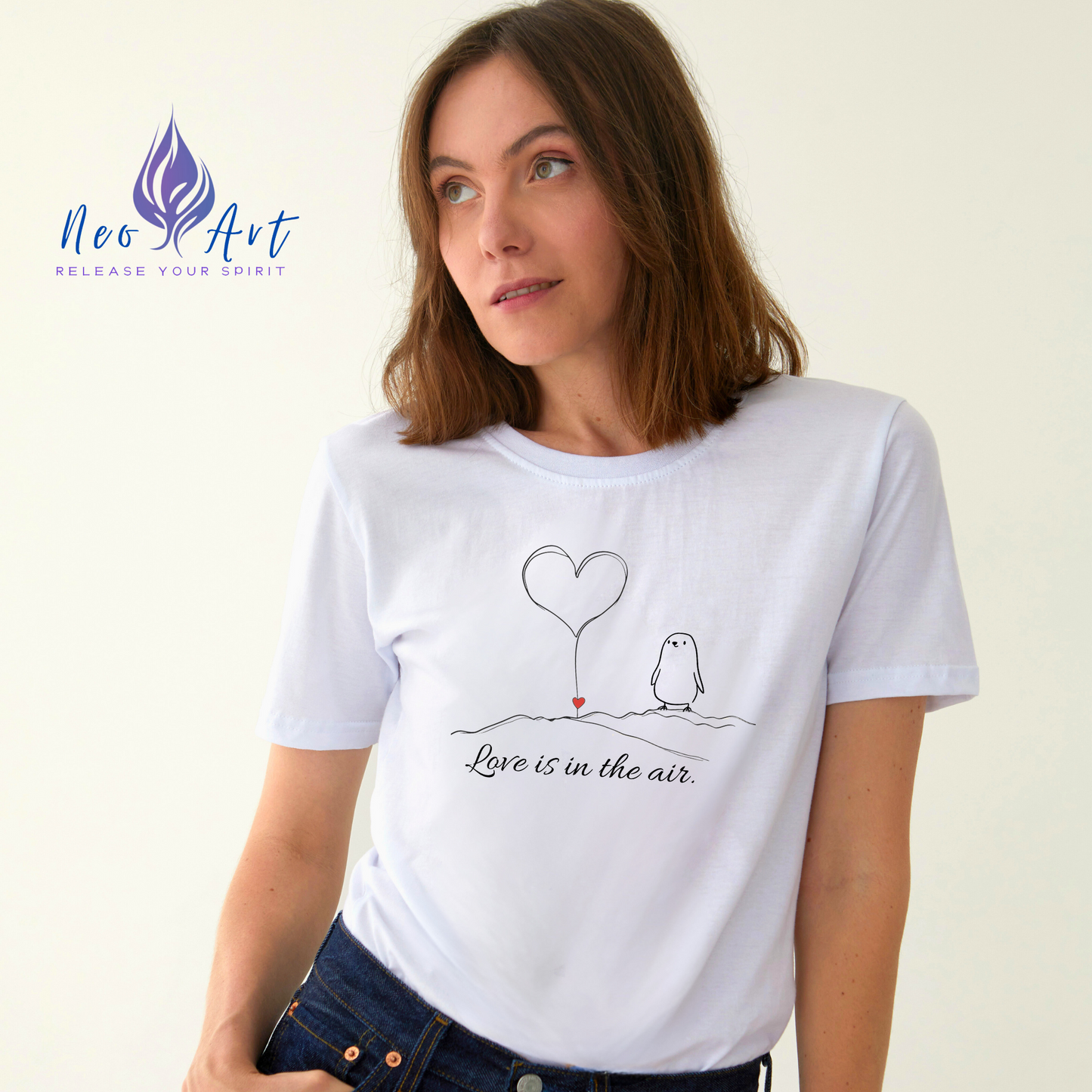 Love Is in the Air T-Shirt – Minimalistisches romantisches Pinguin-Design zum Valentinstag