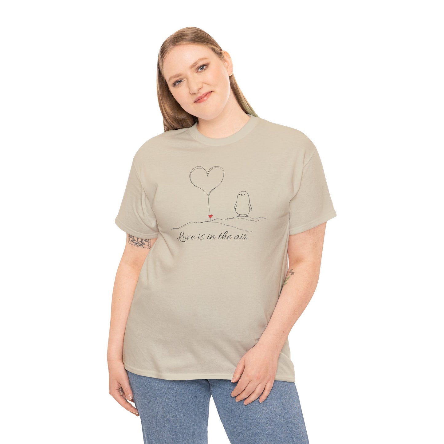 Love Is in the Air T-Shirt – Minimalistisches romantisches Pinguin-Design zum Valentinstag