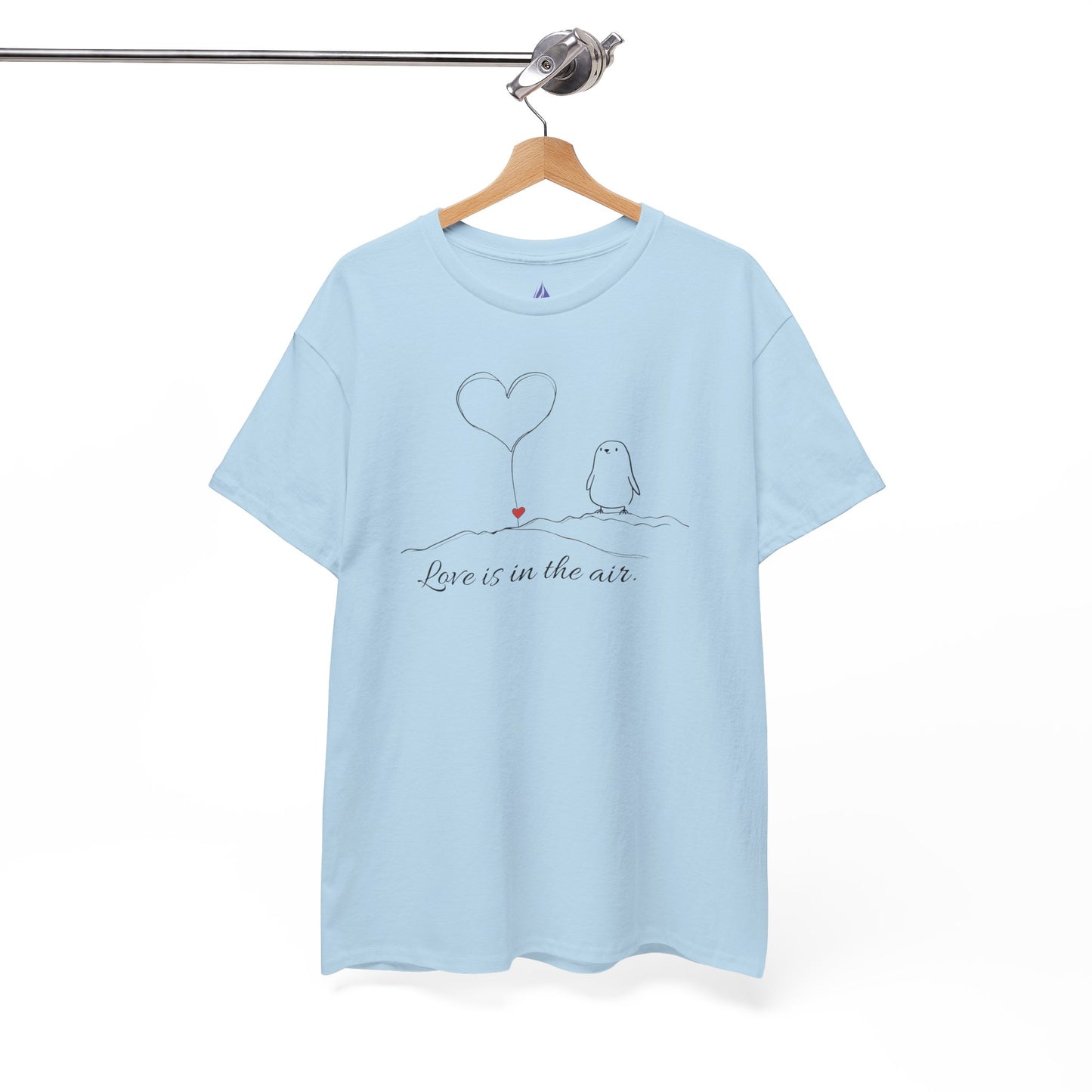 Love Is in the Air T-Shirt – Minimalistisches romantisches Pinguin-Design zum Valentinstag