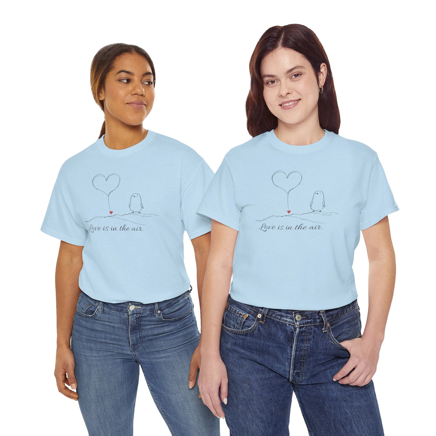 Love Is in the Air T-Shirt – Minimalistisches romantisches Pinguin-Design zum Valentinstag