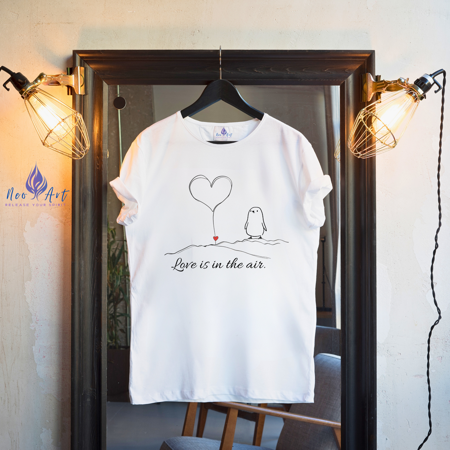 Love Is in the Air T-Shirt – Minimalistisches romantisches Pinguin-Design zum Valentinstag